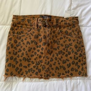 leopard print skirt